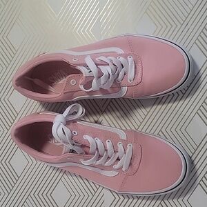 Brand new pair of Vans size 5